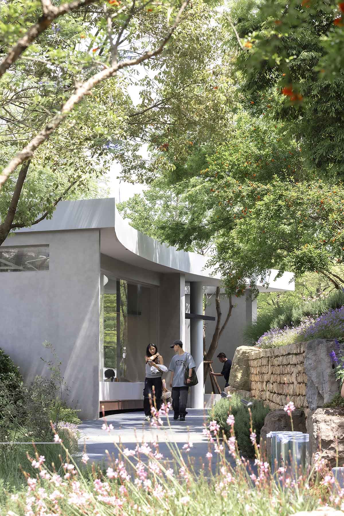 vari architects completes Luxe Lakes CPI Island in Chengdu