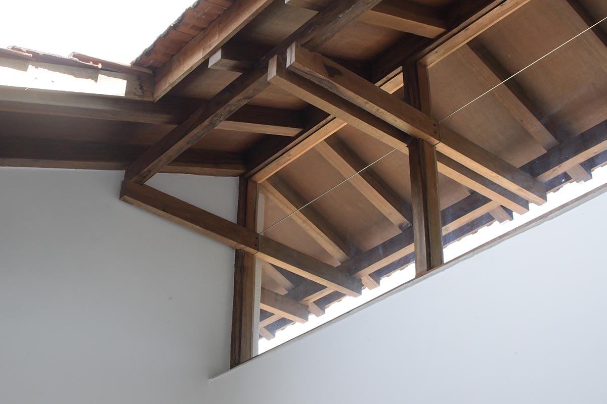 Field Atelier built house with free flowing internal courtyards in North Goa, India