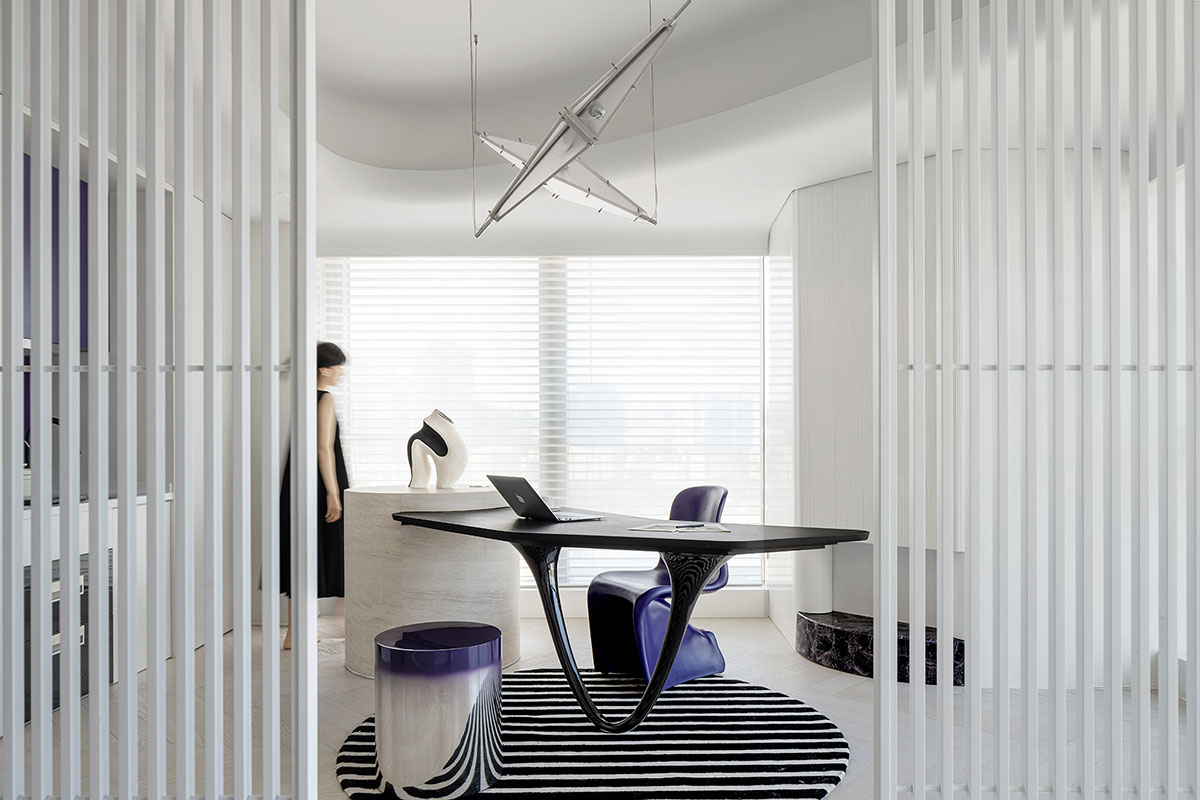 FREEFORM DESIGN completes apartment interior with fashionable and artistic look in China