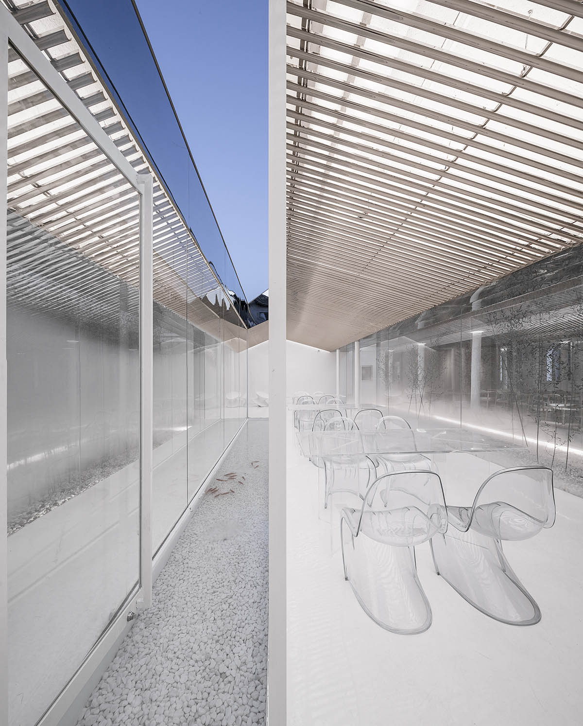 Archstudio converts Hutong's traditional commercial block into residences by 