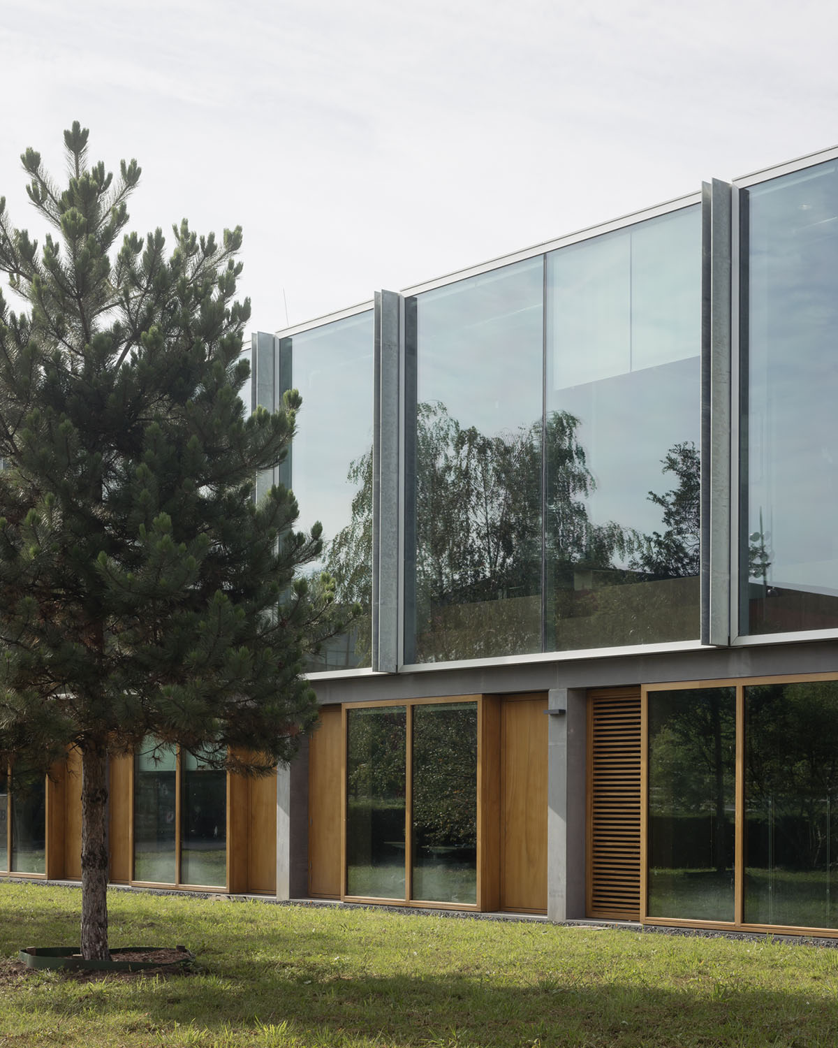 Civic Architects and VDNDP carve out Geo-faculty of ITC with four atria taking landscape inside 