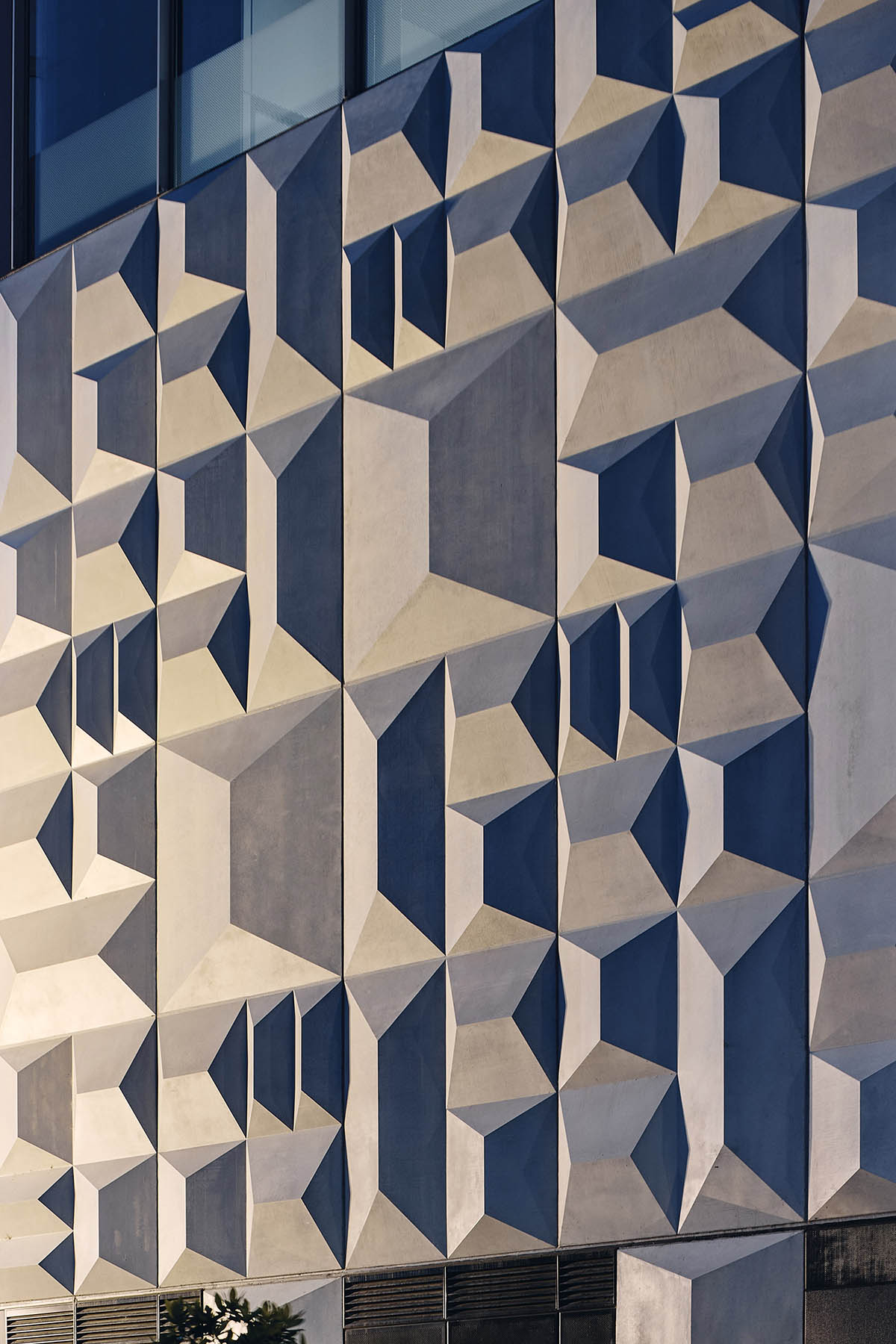 Wood Marsh abstracts Darebin’s roofscape into a 3D concrete pattern for Bell and Preston Stations