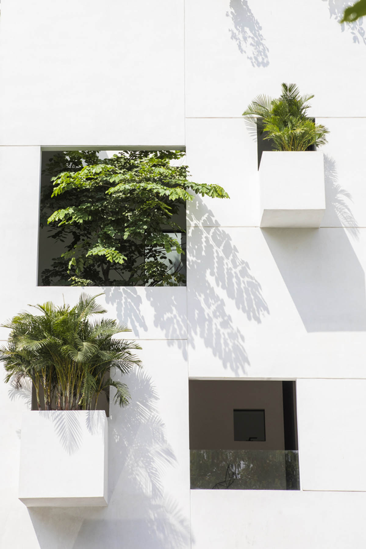 MIA Design Studio compensates the lack of green spaces of Vietnam with planted pop-up balconies