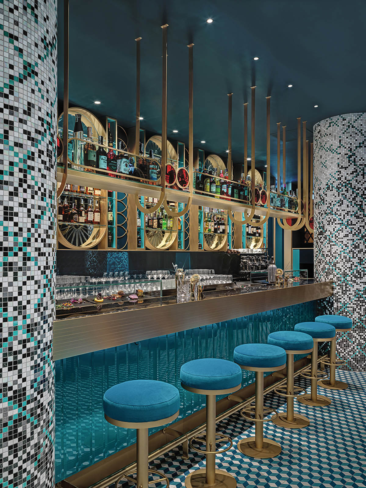 COLLIDANIELARCHITETTO completes restaurant and cocktail bar with bold lines and saturated colours