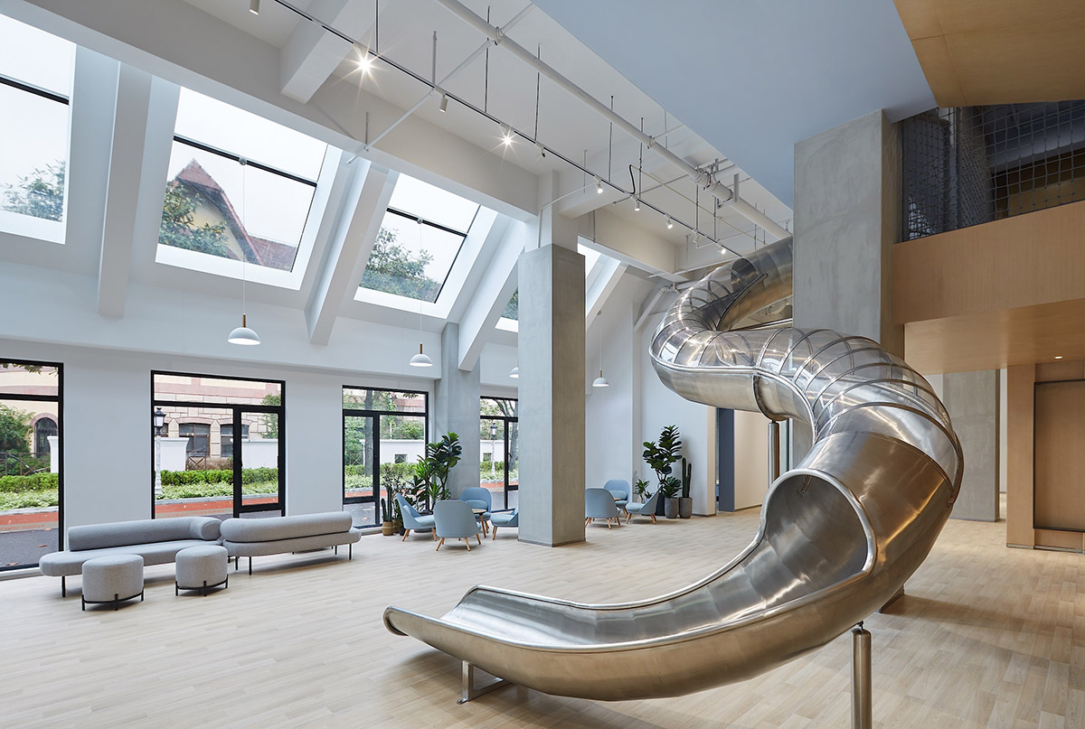 ELTO Consultancy's kindergarten features metallic curved slide to create interactive space