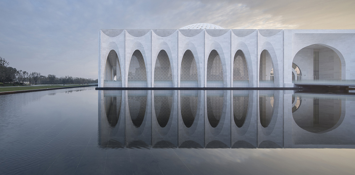 He Jingtang designed petal-shaped arches for Da Chang Muslim Cultural Center in China