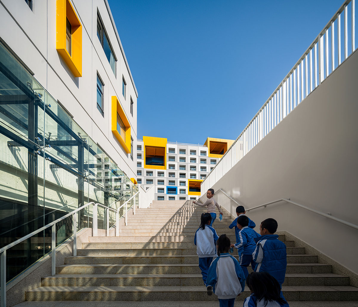 Crossboundaries completes colourful Jinlong prefab school in Shenzhen