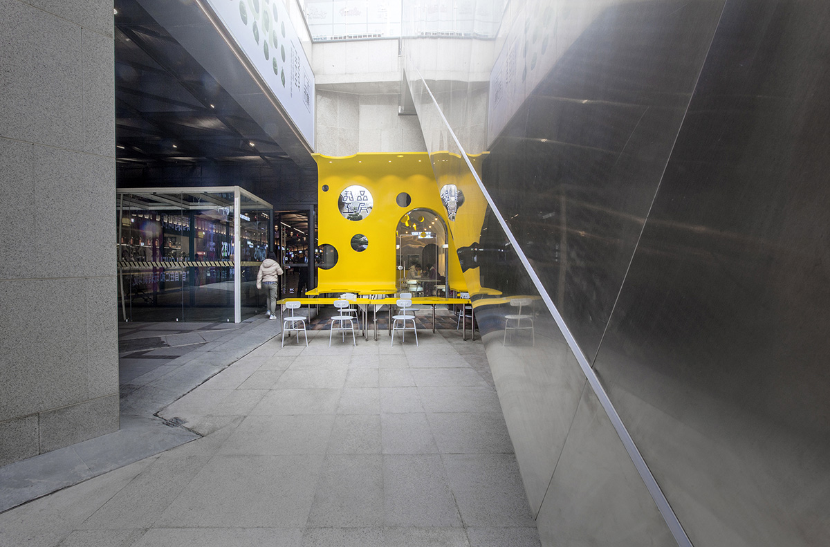 Towodesign creates a cheese-like dessert shop in China