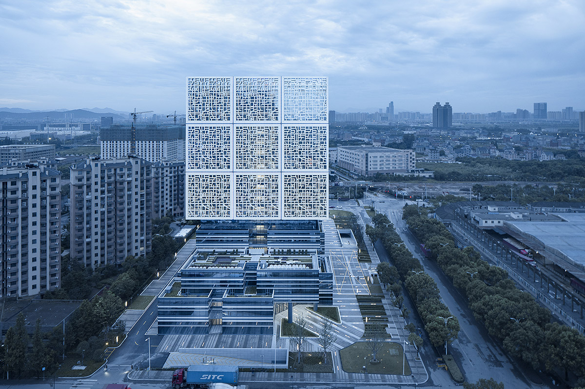 UAD completes Cube office building with staggered cubic volumes and ...