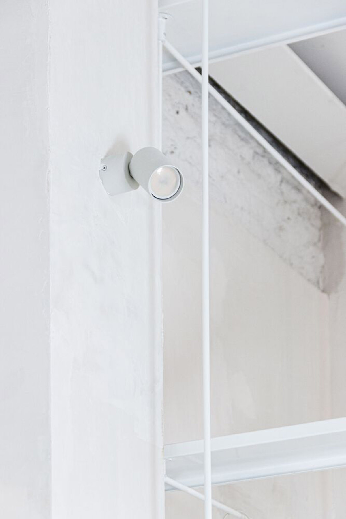 FROD Apartment combines pre-existing brick walls and all-white surfaces in Madrid