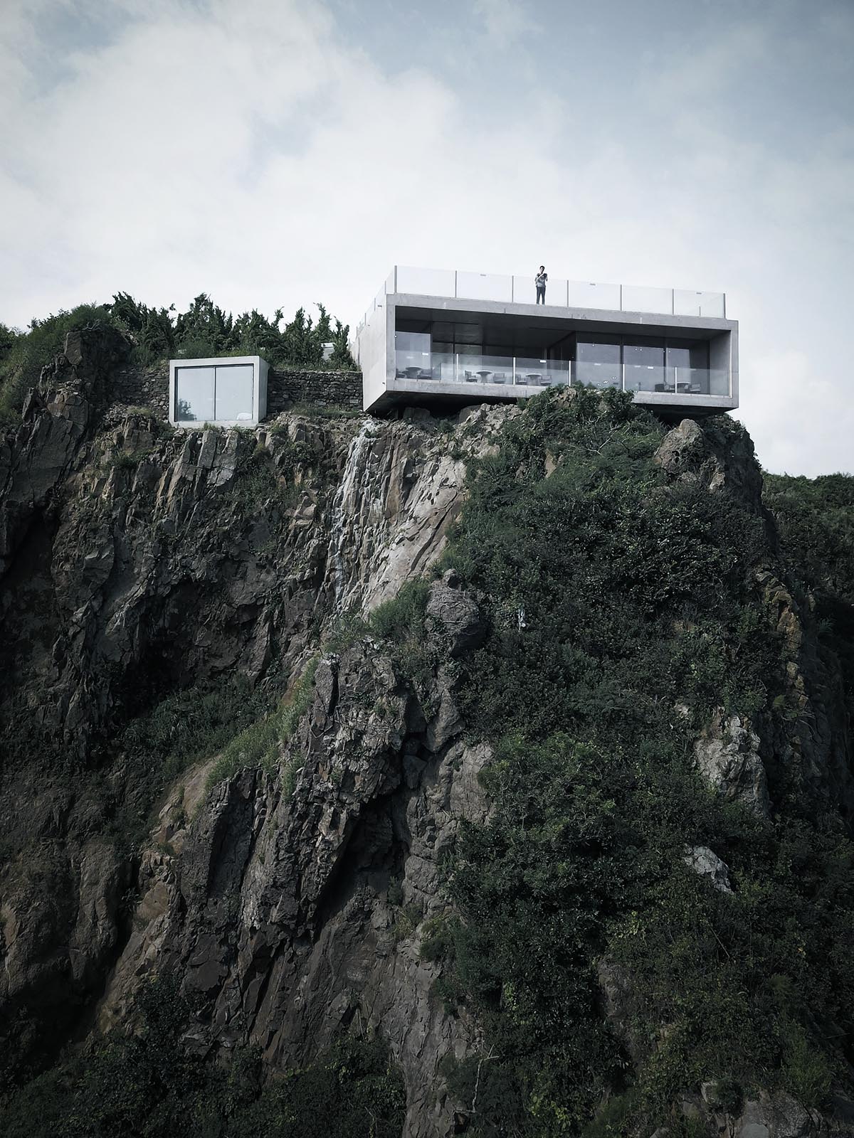 TAO built concrete cafe on a cliff as an extension of the land in China