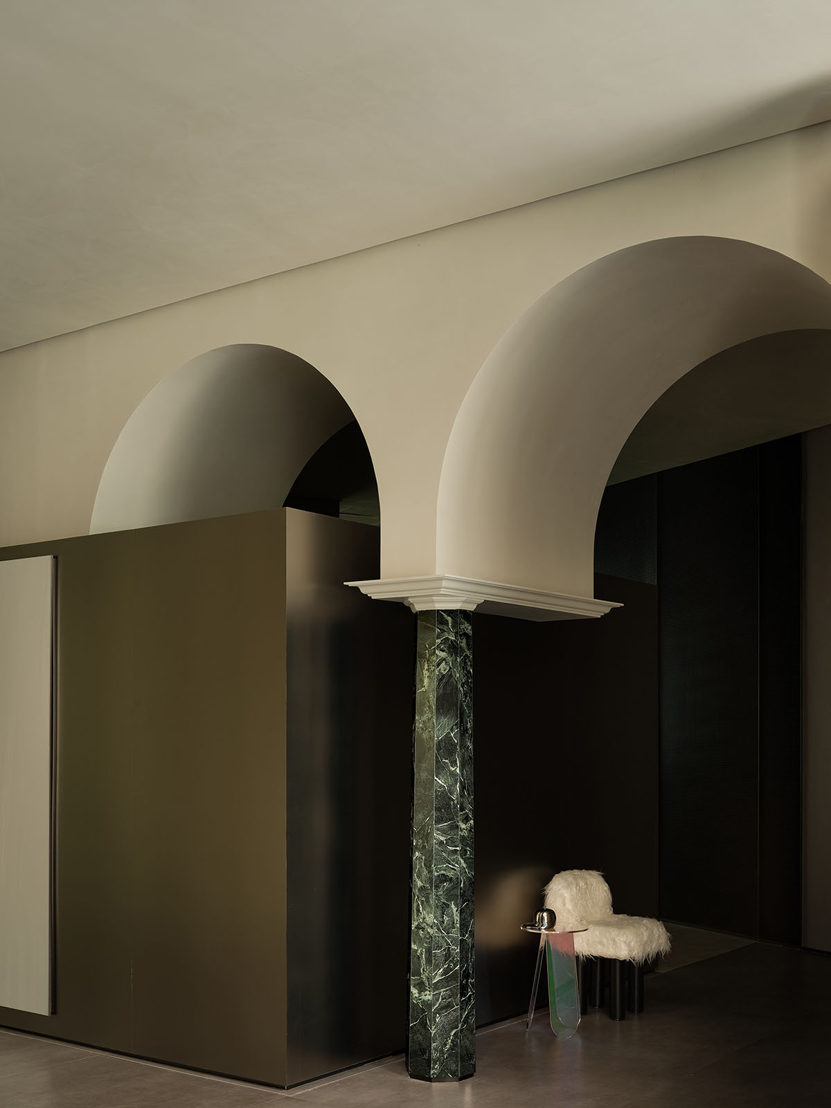 Curved walls and cave-like holes form I.T CERAMICHE Headquarters by Foshan Topway Design