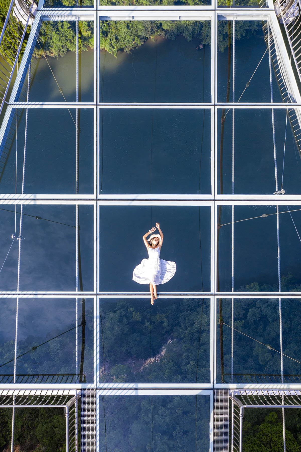 UAD completes world's longest suspension glass bridge in China