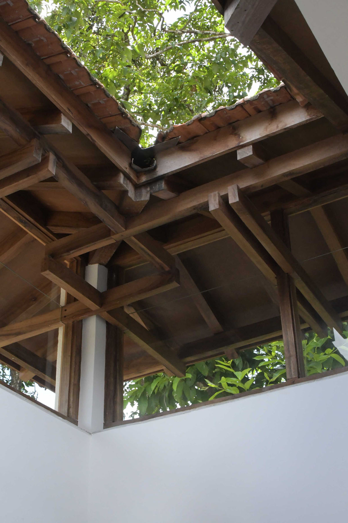 Field Atelier built house with free flowing internal courtyards in North Goa, India