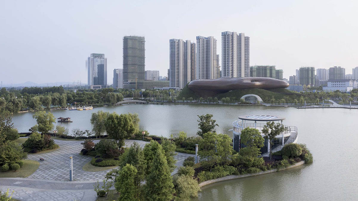CROX's super smooth Liyang Museum sits on undulating hills as part of the nature in Changzhou