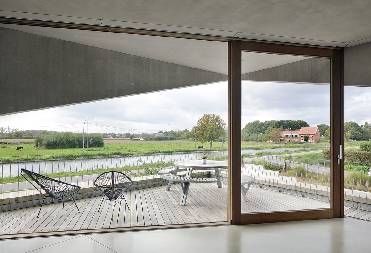 Belgian house by GRAUX & BAEYENS Architecten features asymmetrical angled concrete canopies