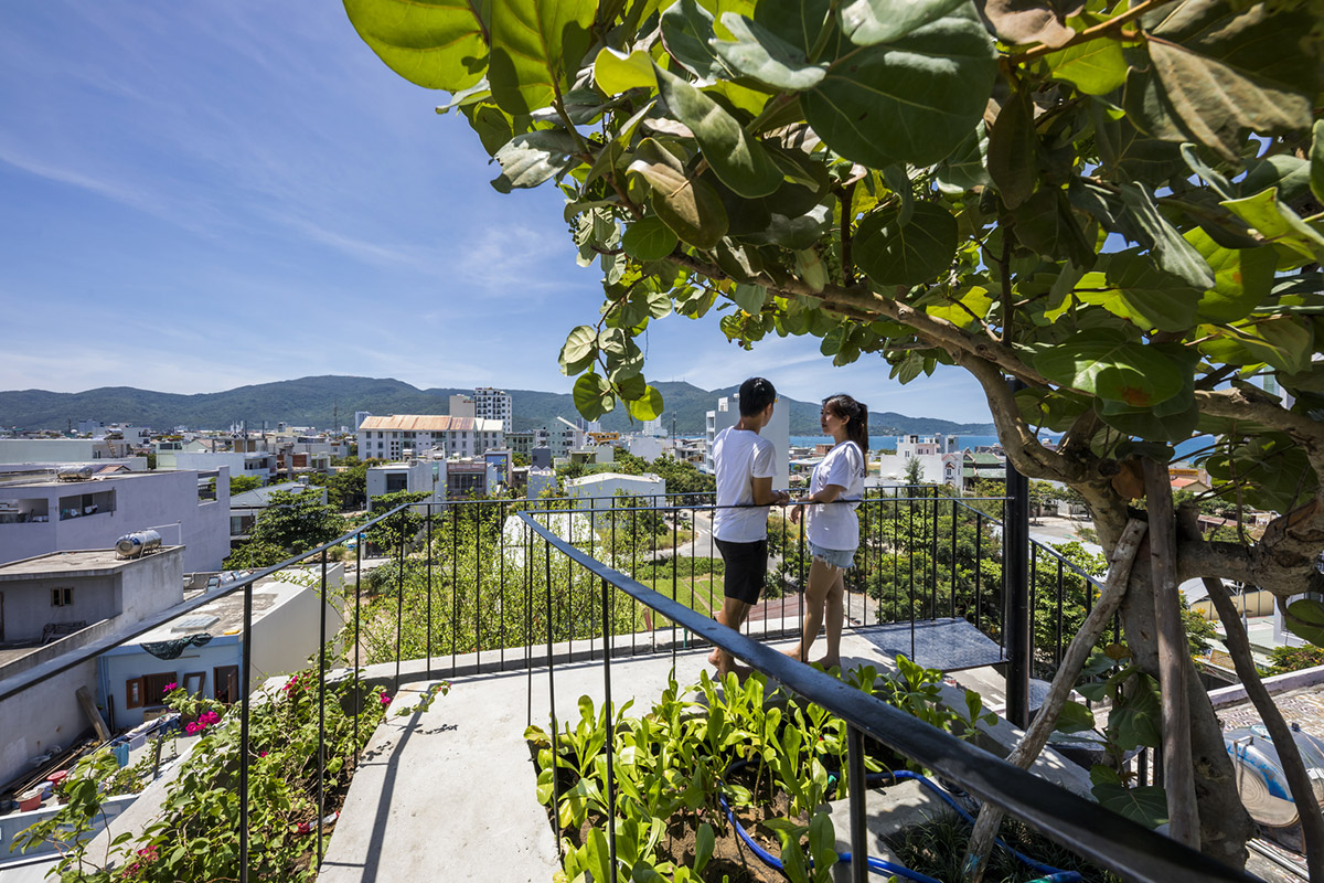 Ho Khue Architects' concrete house is inspired by imaginations of children’s LEGO game in Vietnam