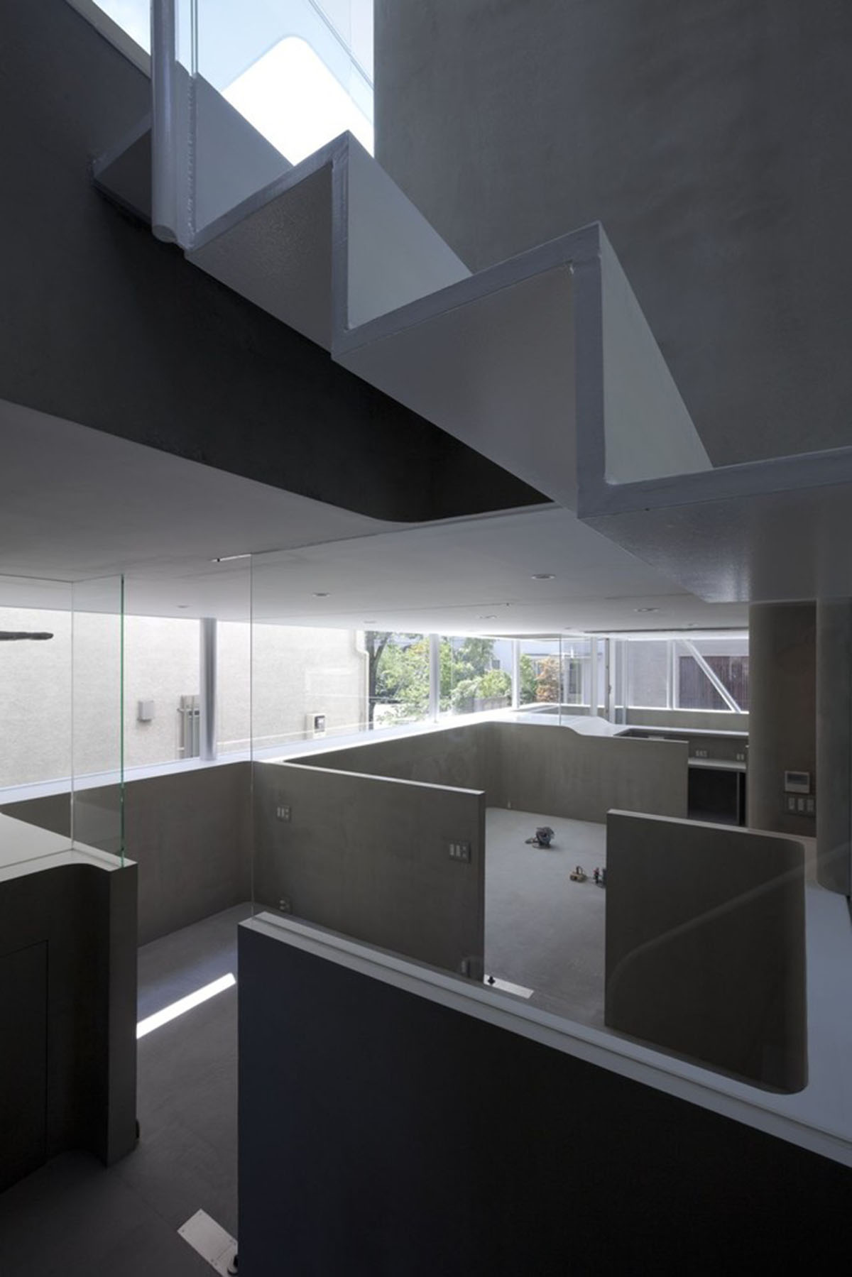 Casting moulds form this fluid private residence and dental clinic designed by N MAEDA ATELIER