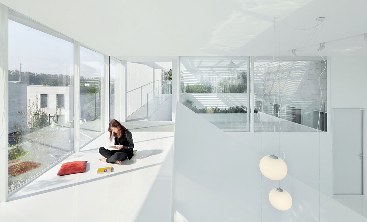 reMIX Studio combines new program of all-white extension with continuous circulation in Beijing