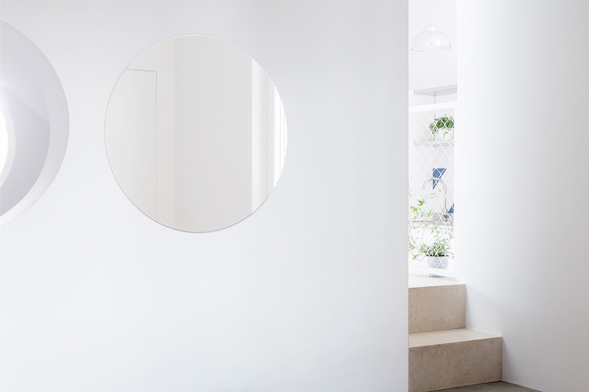 Margine renovates 1950s apartment with minimalist color palette and tiny furnitures in Rome