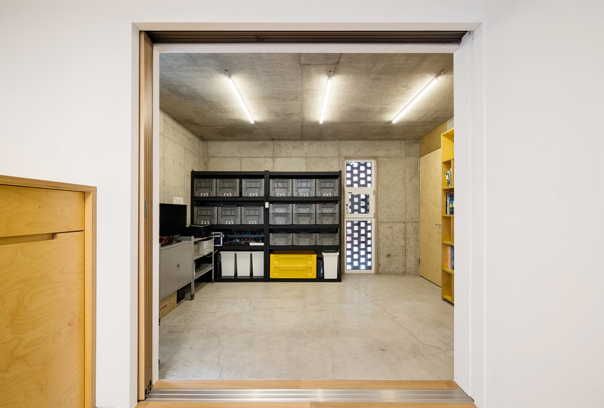 stpmj's New Five-Story House Adapts To A Narrow Plot With