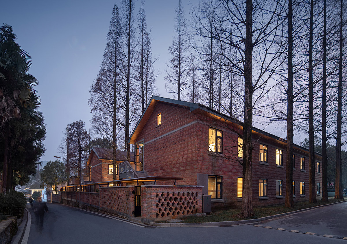 y.ad studio converts former hospital and old factory dormitories into homestay hotel in China