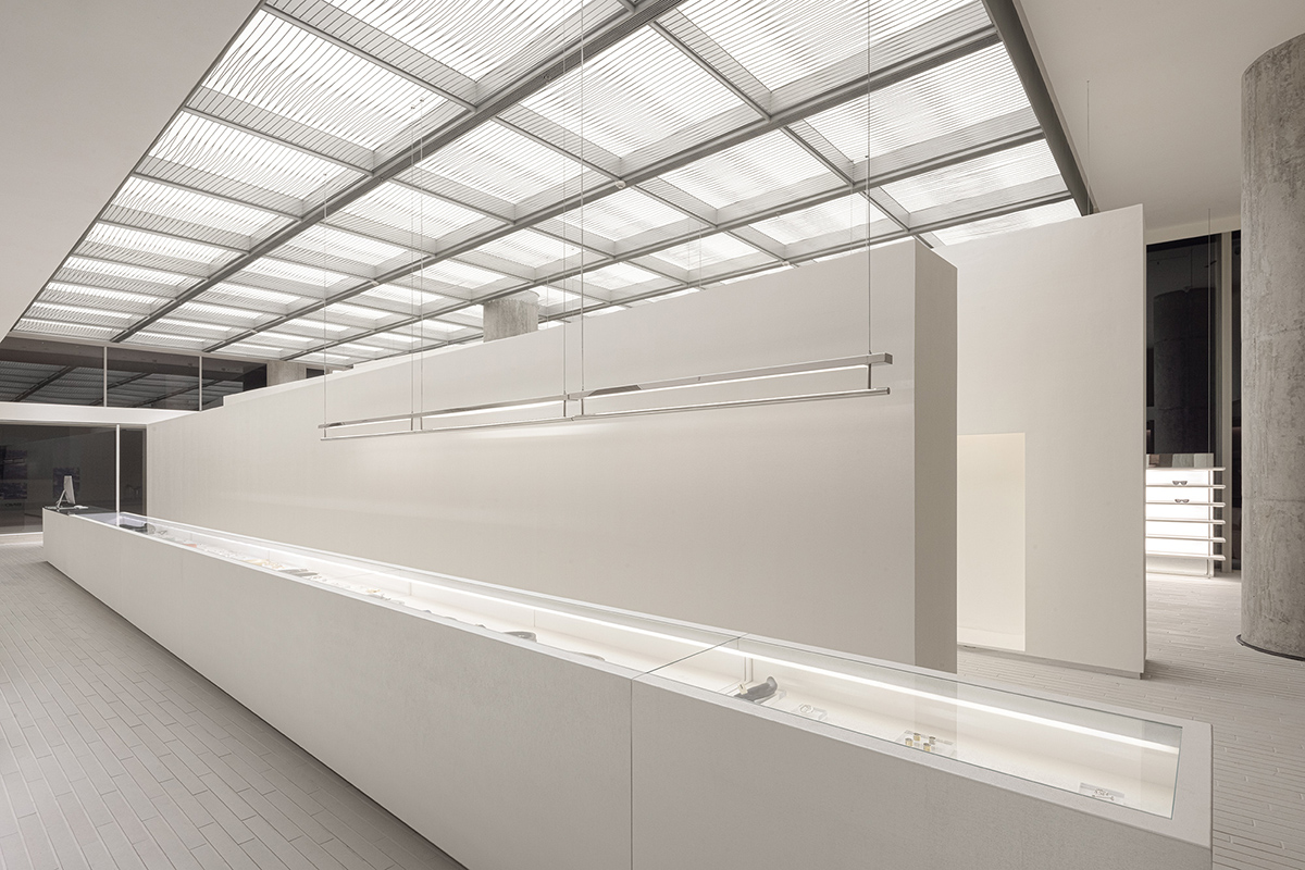 Various Associates creates a spatial experience of moving in waves for SND Sanya store in China