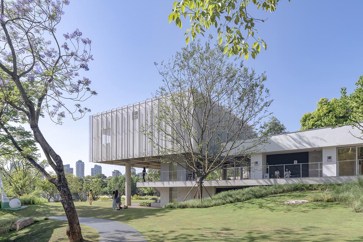 vari architects completes Luxe Lakes CPI Island in Chengdu