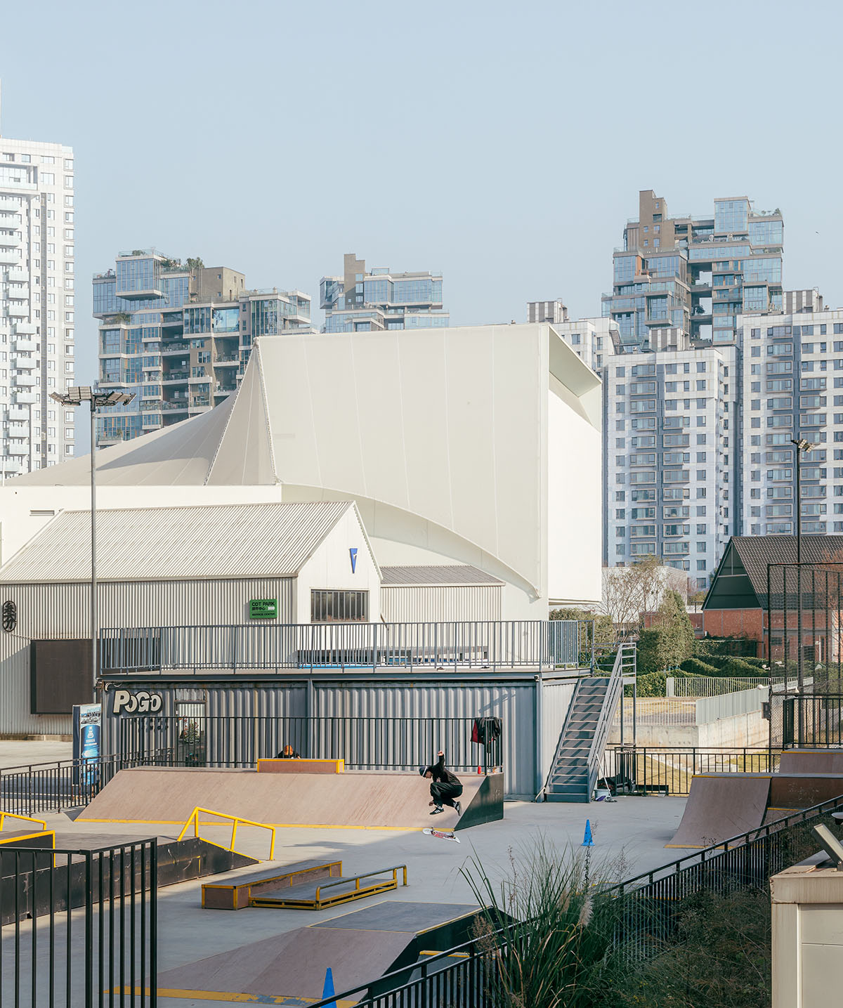 DL atelier designs an iceberg-like children's museum in China 