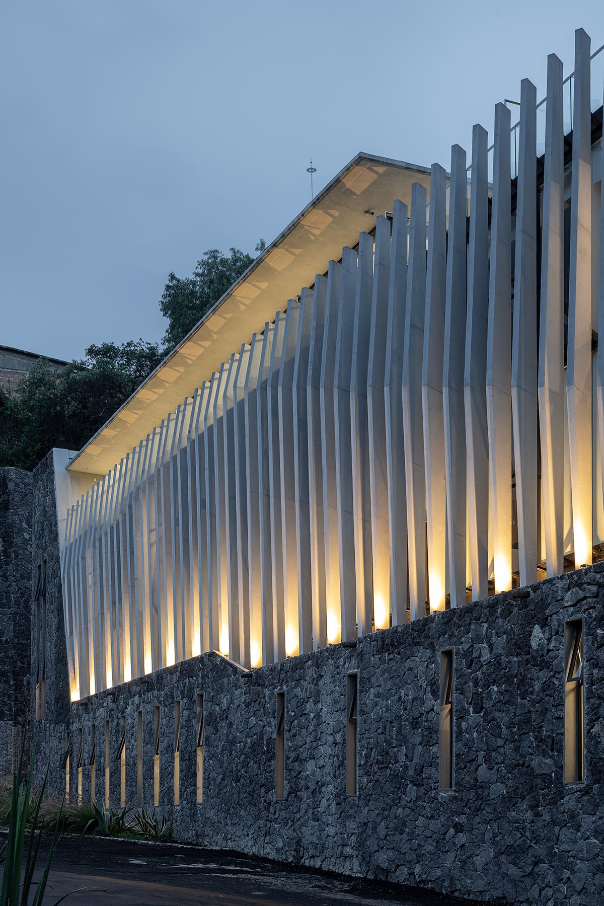 DF Arquitectos completes Pumas Clubhouse from volcanic stone in Mexico