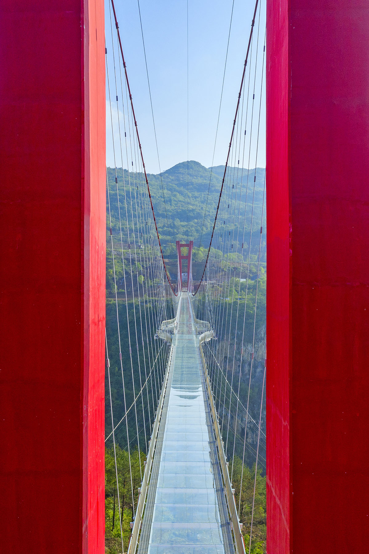 UAD completes world's longest suspension glass bridge in China
