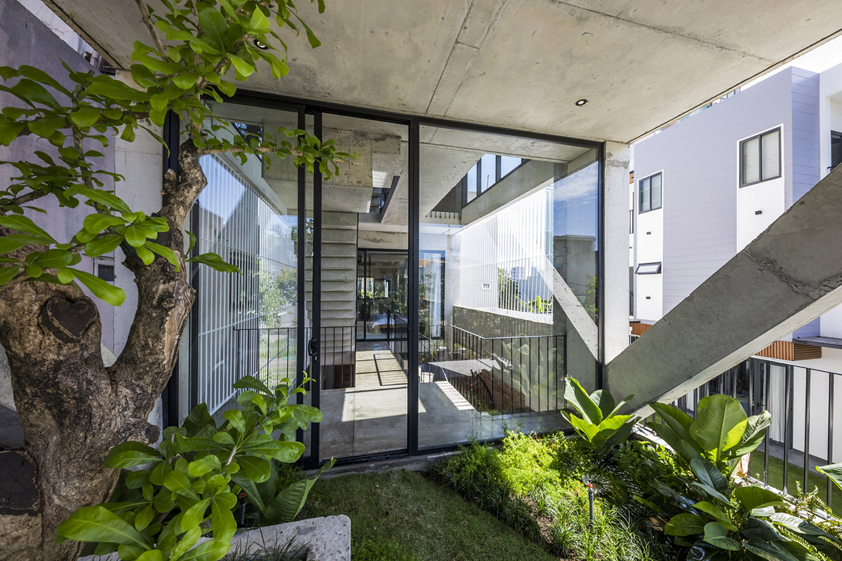 Ho Khue Architects' concrete house is inspired by imaginations of children’s LEGO game in Vietnam