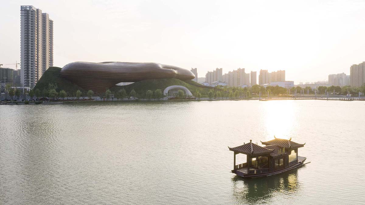 CROX's super smooth Liyang Museum sits on undulating hills as part of the nature in Changzhou
