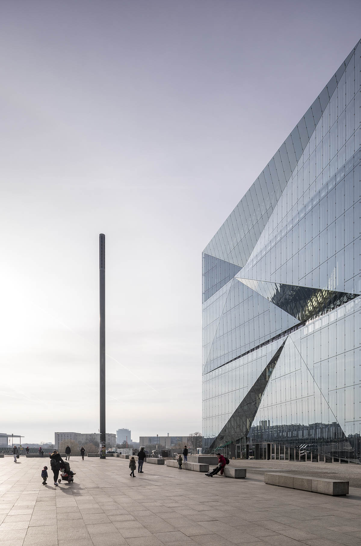3XN's sculptural and fully glazed smart office building opens in Berlin