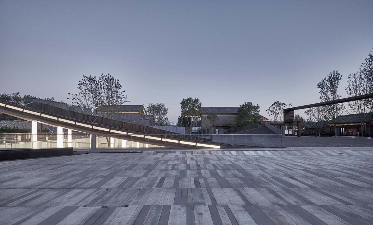 Atelier TeamMinus completes Piazza & Art Space activating its own environment in Beijing