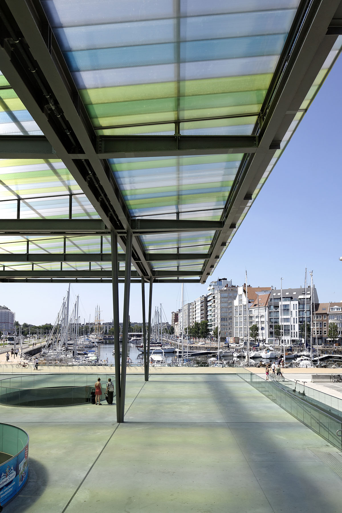Dietmar Feichtinger Architectes creates large green canopy for Oostende station in Belgium
