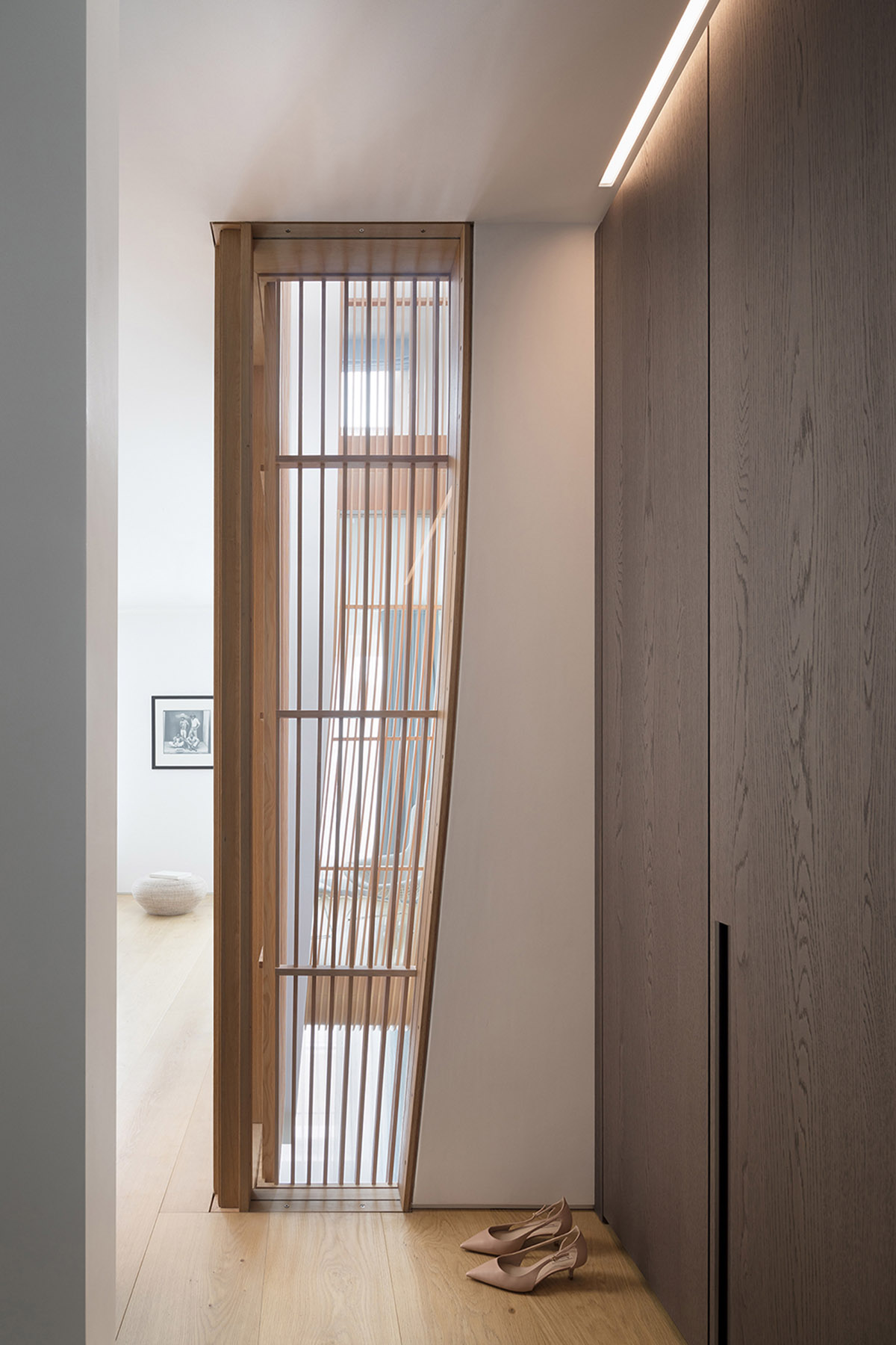 FLOW Architecture carves out old Victorian house in London and brings light with fluid interventions