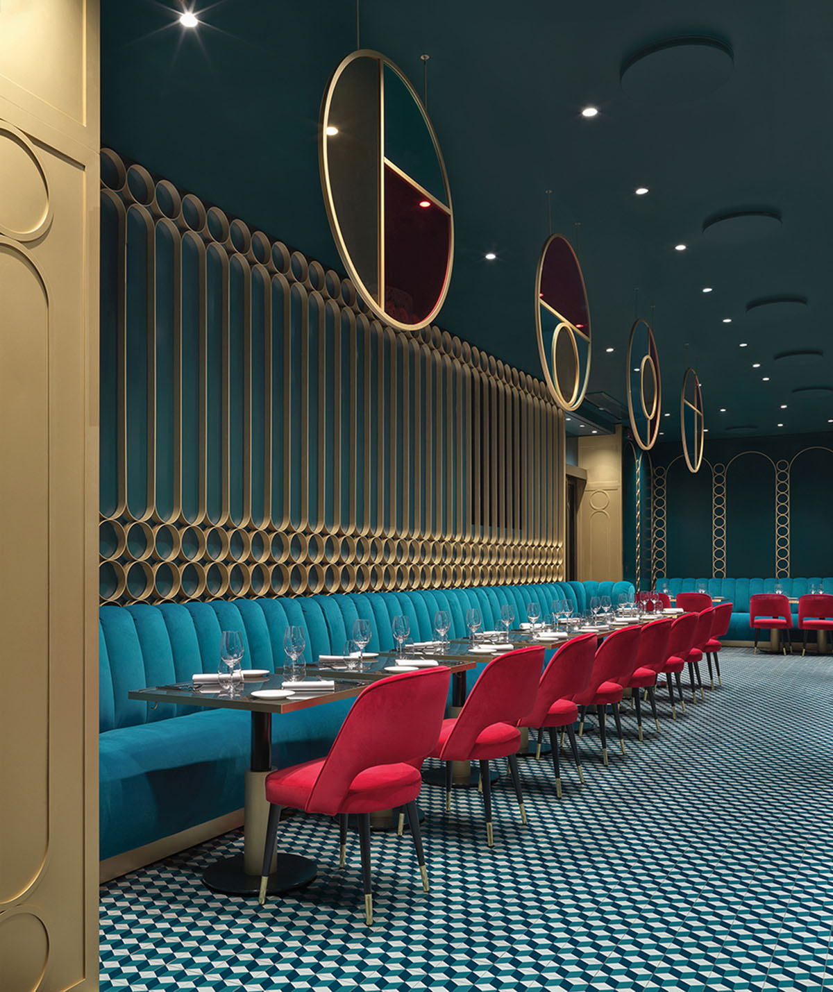 COLLIDANIELARCHITETTO completes restaurant and cocktail bar with bold lines and saturated colours
