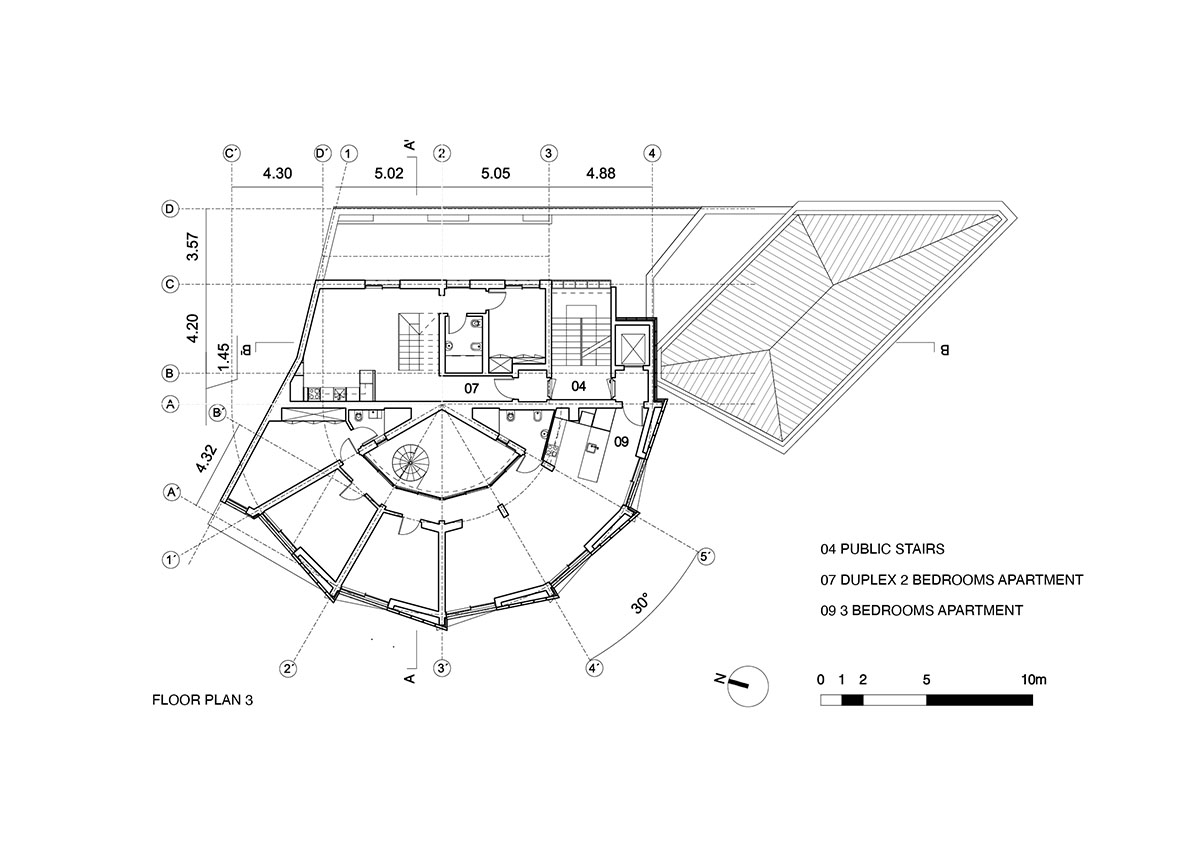 Semi-circular housing block features golden, lightweight and moveable elements in Leiria