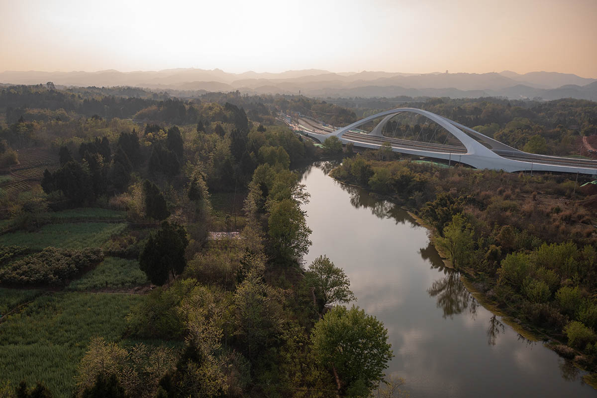Zaha Hadid Architects completes Jiangxi River Bridge made of 