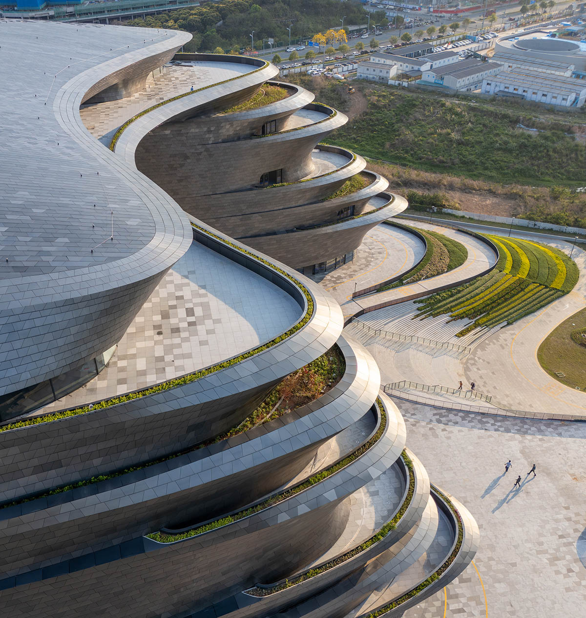 A spaceship-like science and technology museum by Zaha Hadid Architects opens in Shenzhen