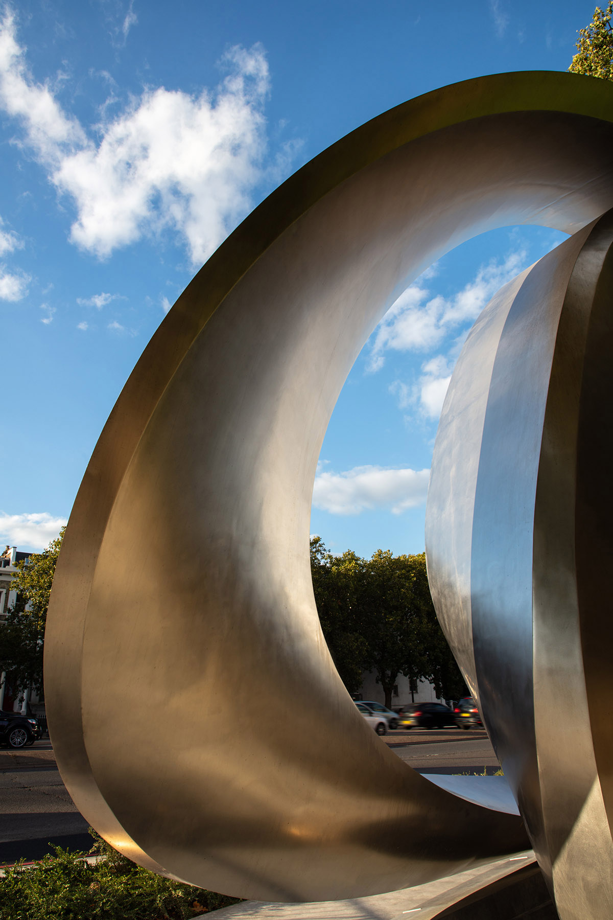 Zaha Hadid Design created sinuous digital billboard for a media company