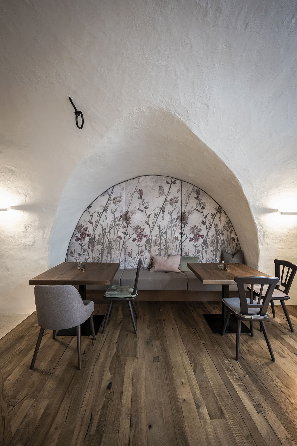 noa* transforms 19th-century workshop house into bohemian-style bistro with deep alcoves in Italy