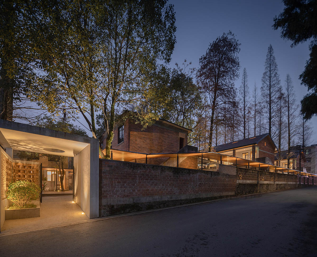 y.ad studio converts former hospital and old factory dormitories into homestay hotel in China