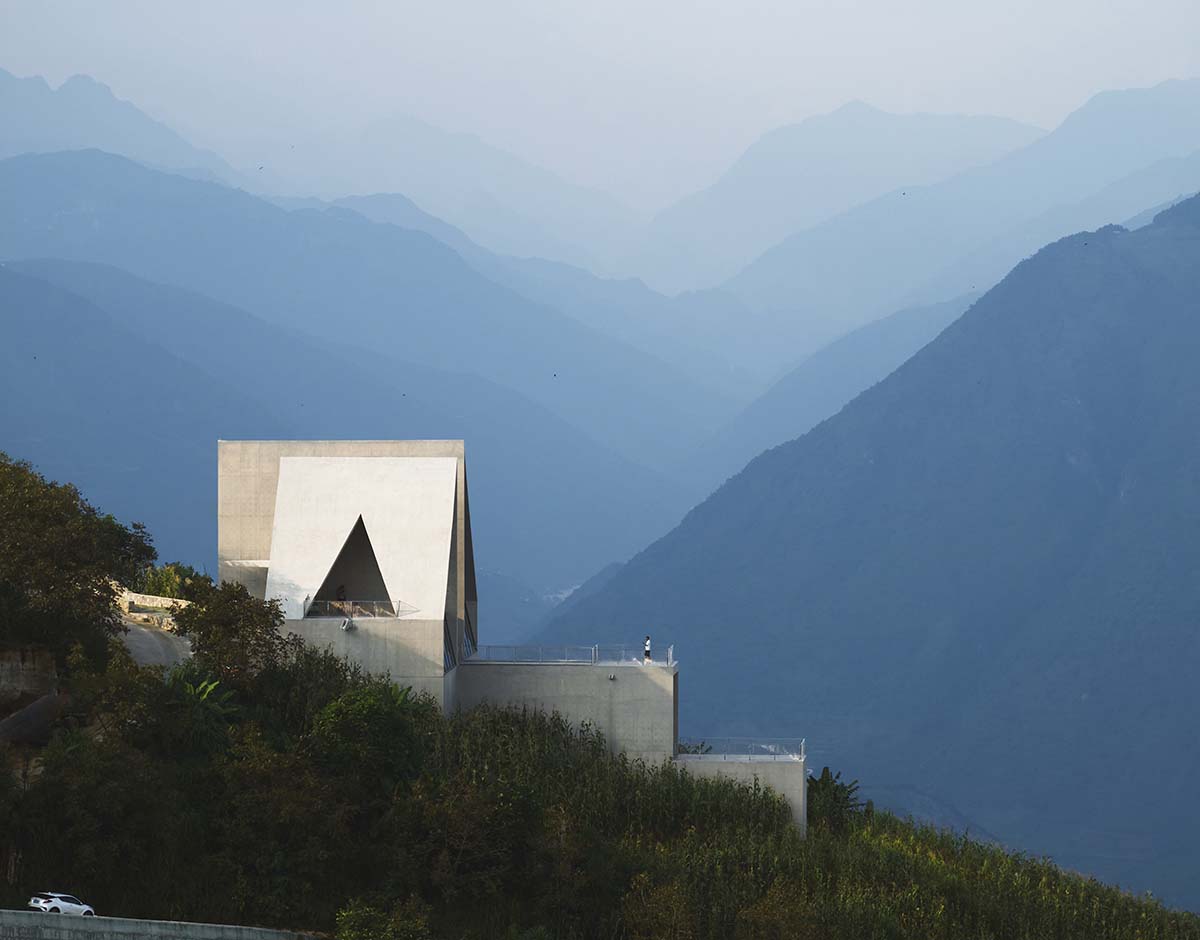 TAO completes concrete bookstore with protruding structure on a steep slope in China 