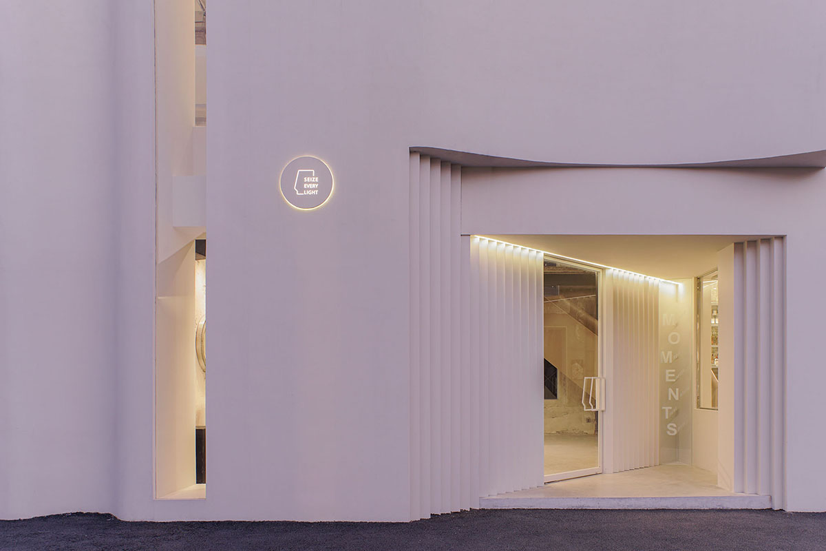 TRI-ORANGE DESIGN converts old industrial building into a photography studio in China 