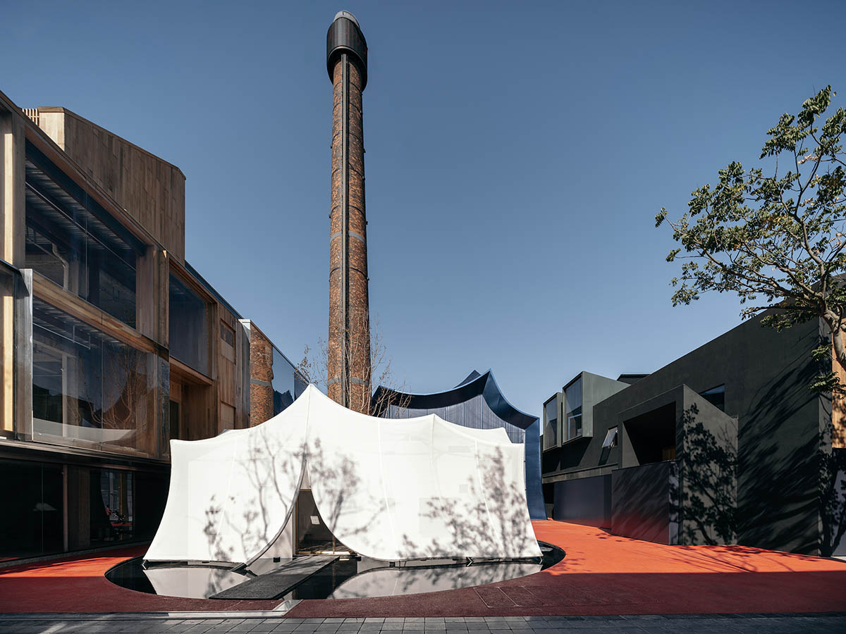 Wutopia Lab converts old roof-covered stockyard and duty room into wave-shaped community hub