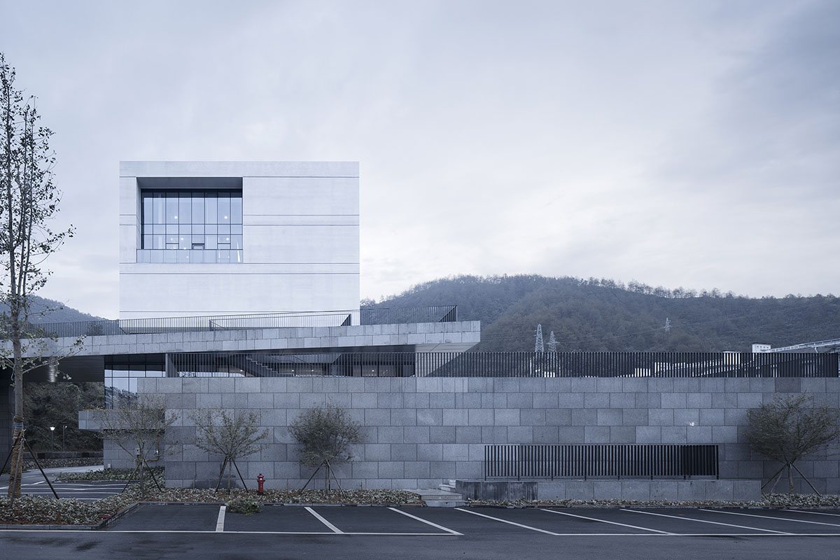 UAD completes office building with shifted platforms in Zhejiang