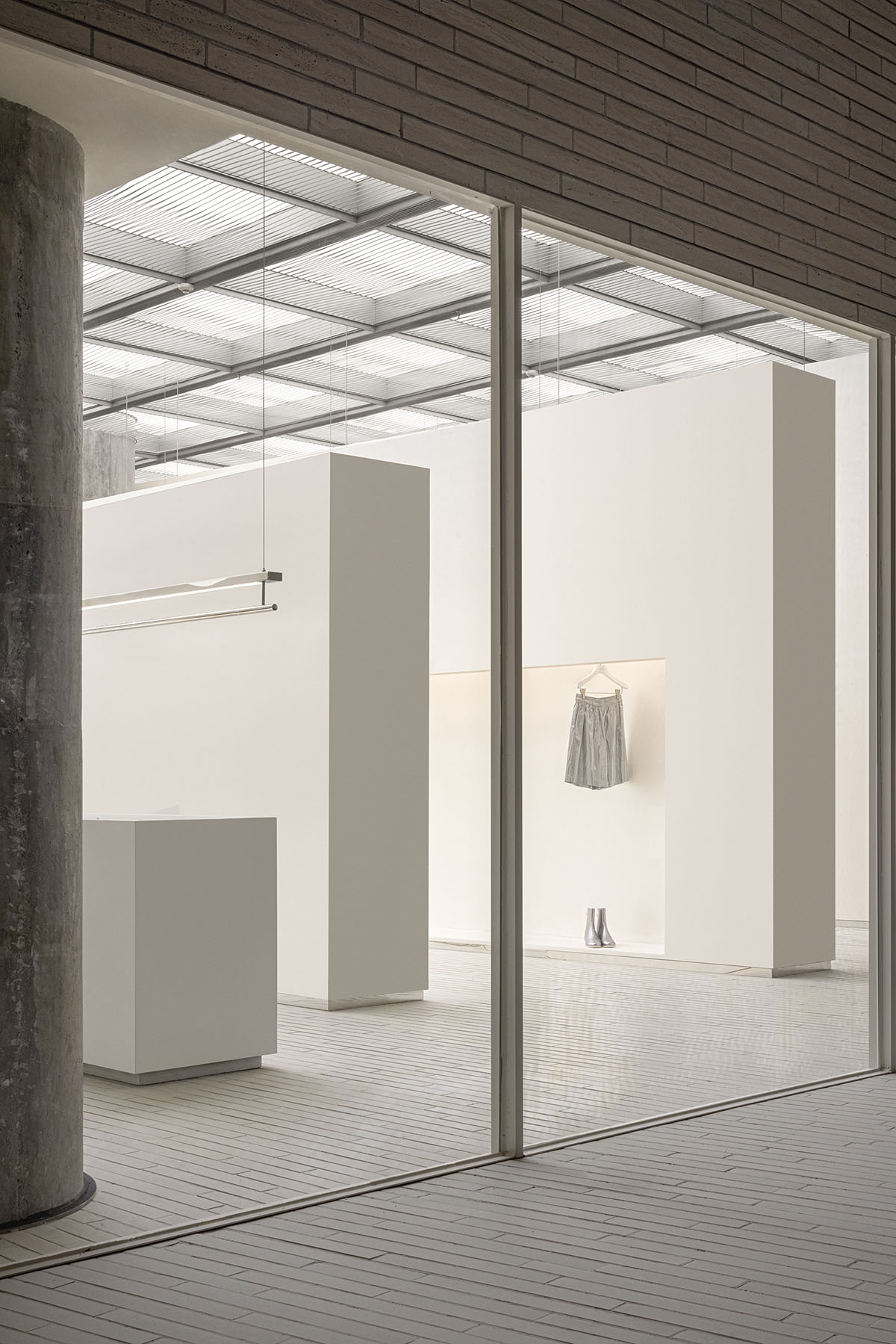 Various Associates creates a spatial experience of moving in waves for SND Sanya store in China