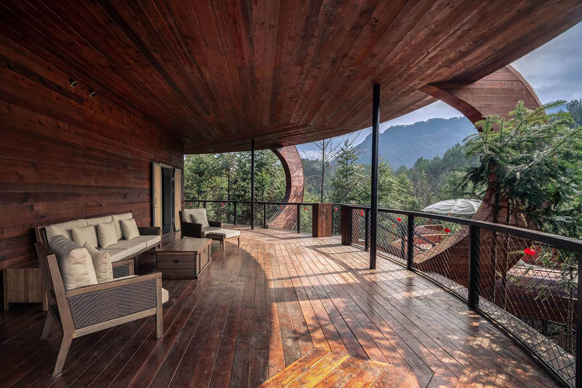 Atelier Design Continuum's ufo-themed holiday villa landed on the lush forest in Huangshan City